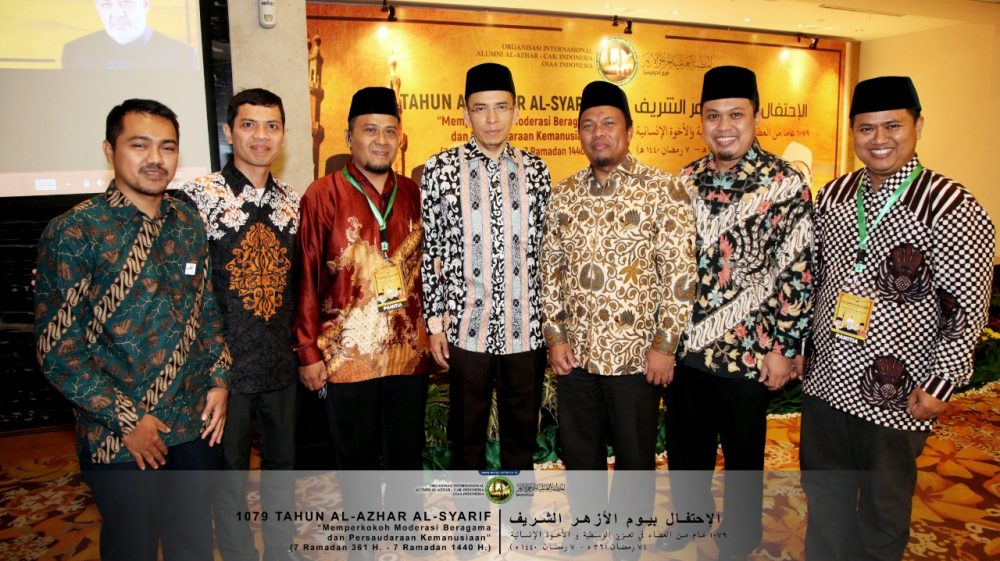 Ketua Umum dan beberapa pengurus HIMAMI bersama Ketua Alumni Organisasi Internasional Al-Azhar (OIAA) TGB. M. Zainul Majdi dalam kesempatan peringatan Hari Al-Azhar Ke-1079 di Jakarta